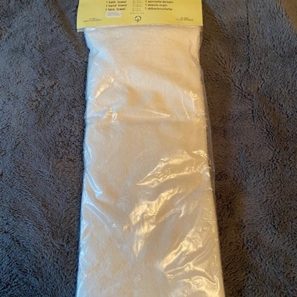 2/$40 Contessa Three piece towel set New - Picture 4 of 6